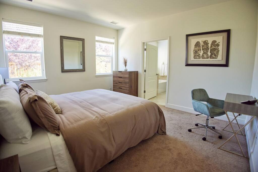New Upscale House, Tahoe 30-min W/ Cal King * Reno