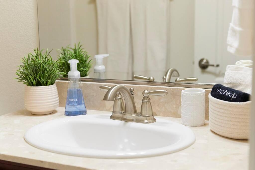 New Upscale House, Tahoe 30-min W/ Cal King * Reno