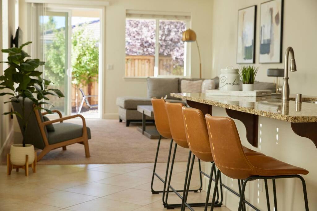 New Upscale House, Tahoe 30-min W/ Cal King * Reno