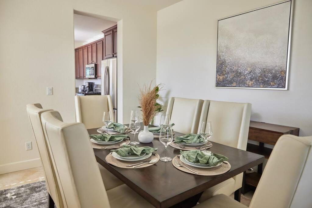 New Upscale House, Tahoe 30-min W/ Cal King Holiday home