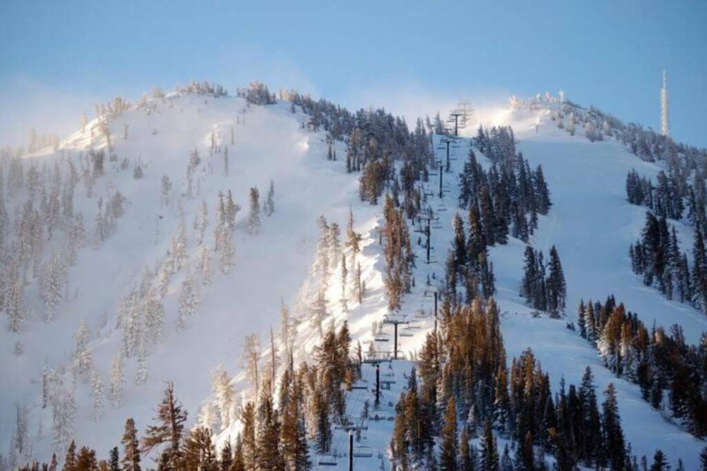 New Upscale House, Tahoe 30-min W/ Cal King *