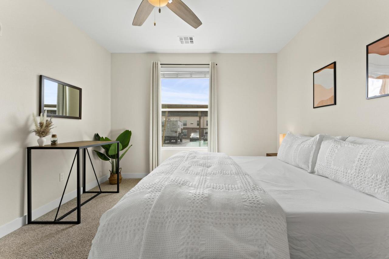 Luxury Retreat - King Beds, Hot Tub, & Pool - Family & Remote Work Friendly