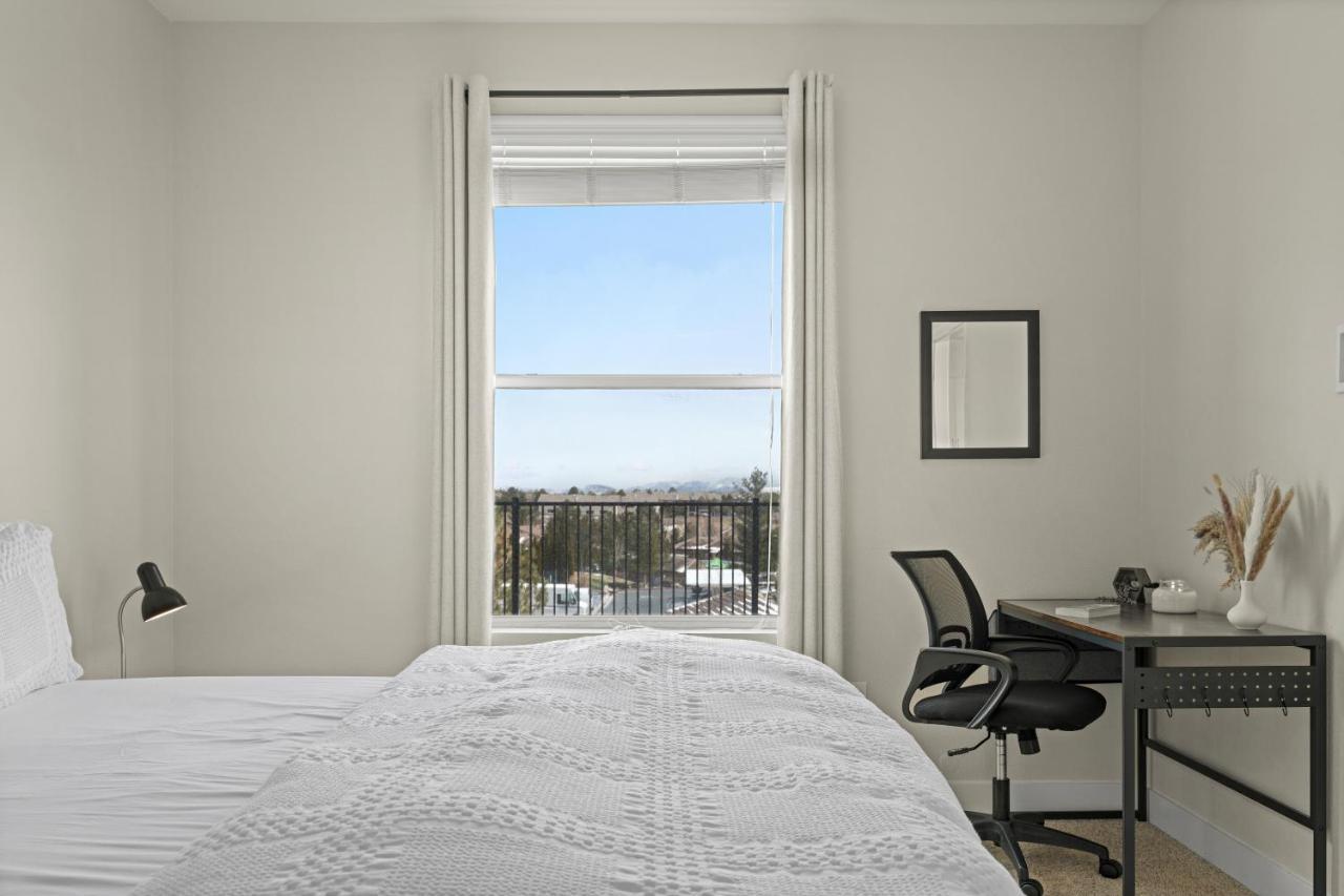Apartment Luxury Retreat - King Beds, Hot Tub, & Pool - Family & Remote Work Friendly Reno