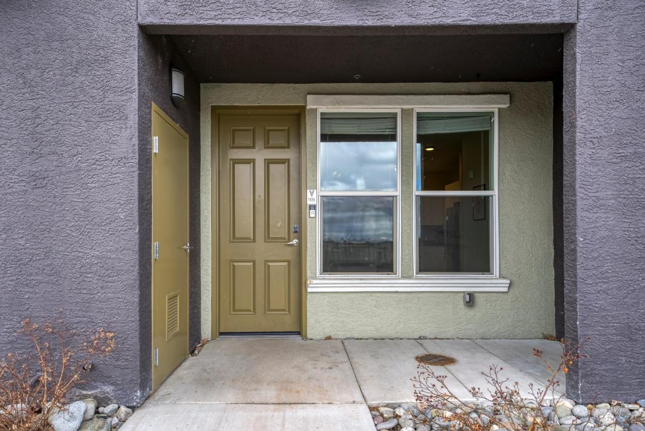 Apartment Luxury Retreat - King Beds, Hot Tub, & Pool - Family & Remote Work Friendly Reno