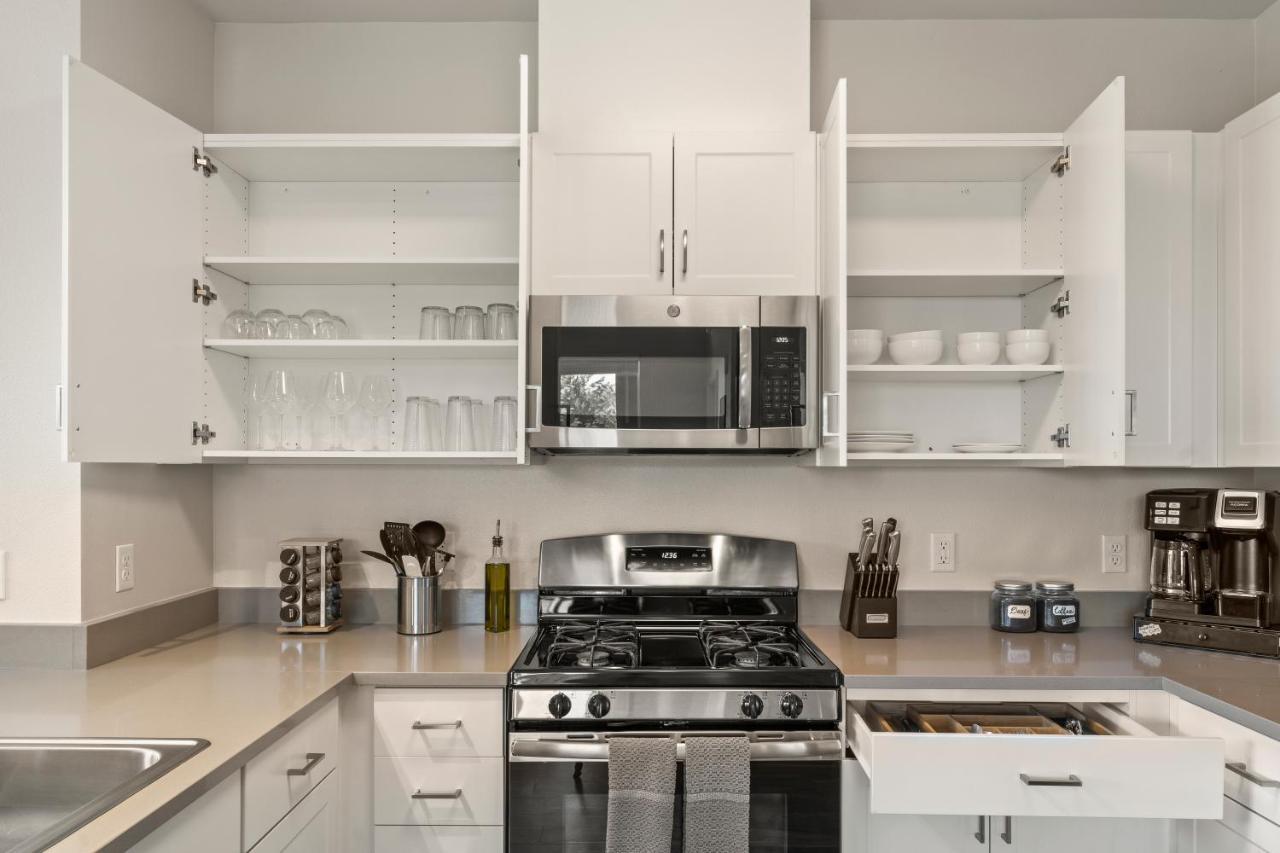 Luxury Retreat - King Beds, Hot Tub, & Pool - Family & Remote Work Friendly Reno