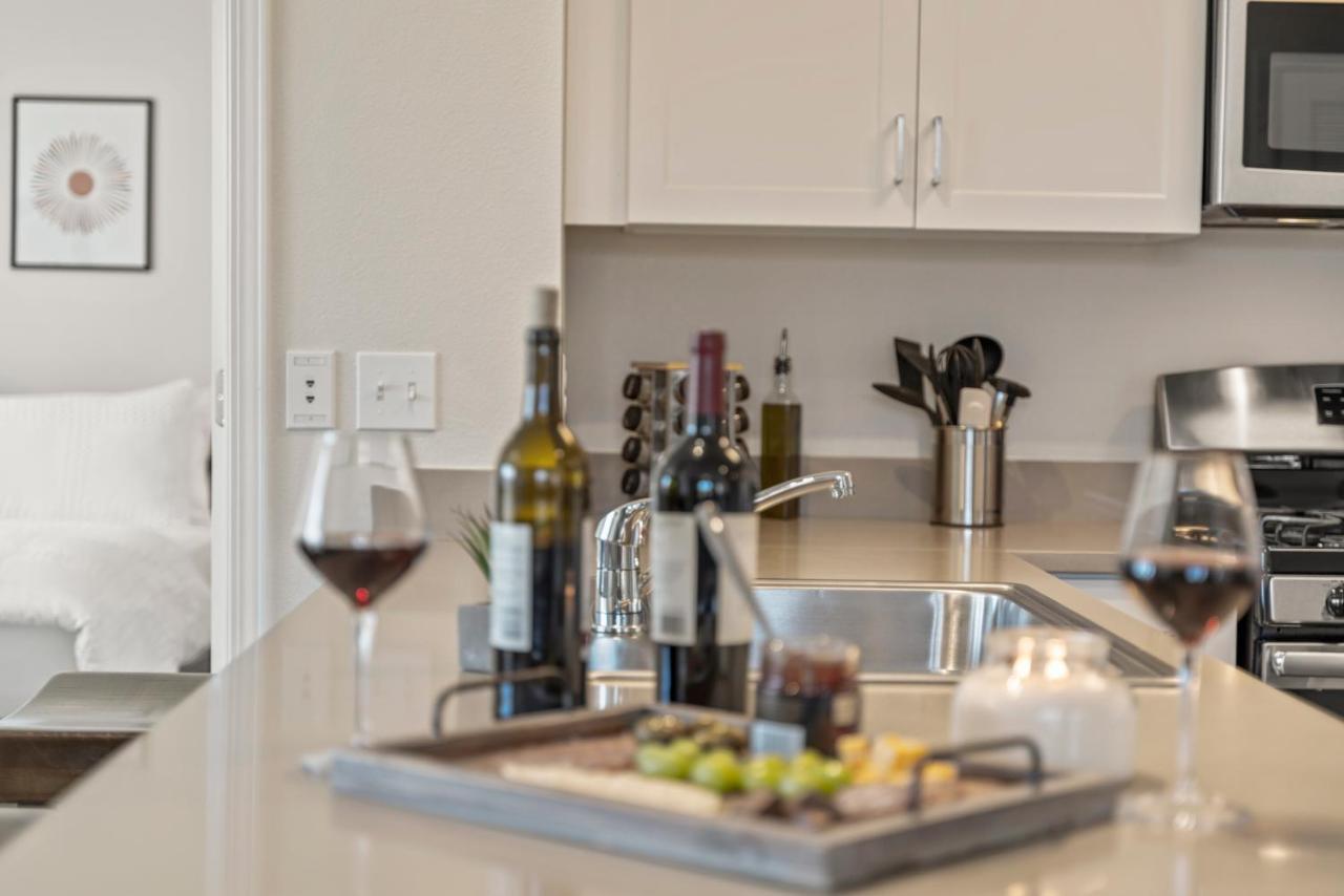Luxury Retreat - King Beds, Hot Tub, & Pool - Family & Remote Work Friendly Apartment Reno