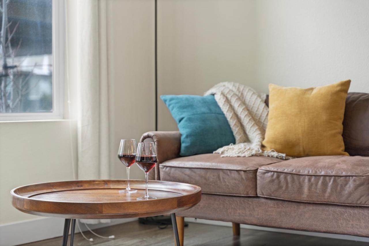 Apartment Luxury Retreat - King Beds, Hot Tub, & Pool - Family & Remote Work Friendly *