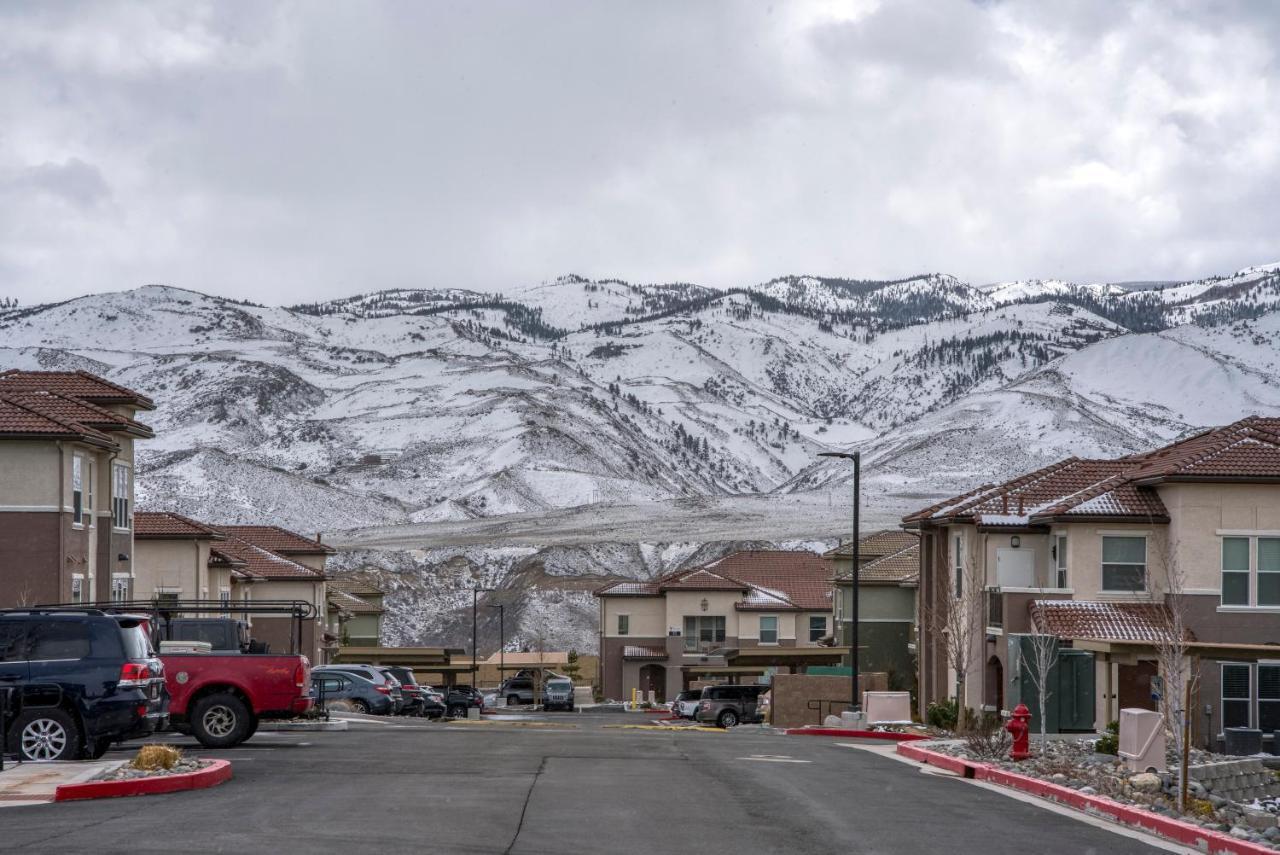 Luxury Retreat - King Beds, Hot Tub, & Pool - Family & Remote Work Friendly * Reno