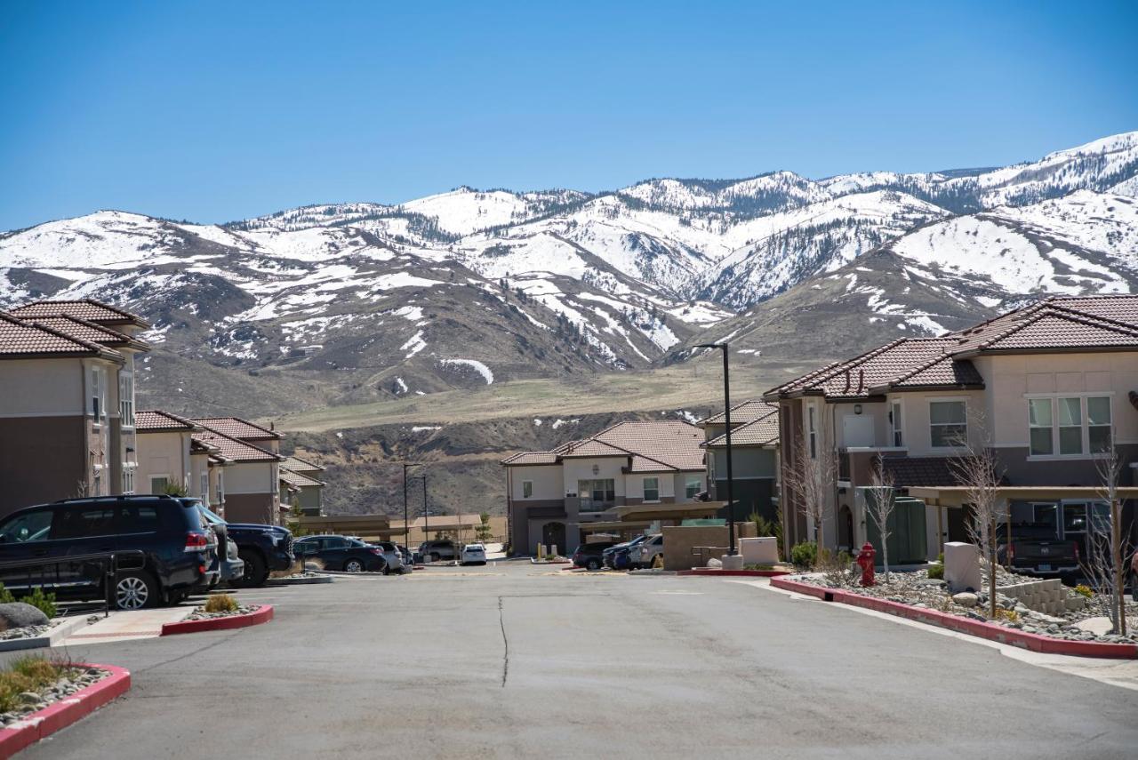 Luxury Retreat - King Beds, Hot Tub, & Pool - Family & Remote Work Friendly Reno