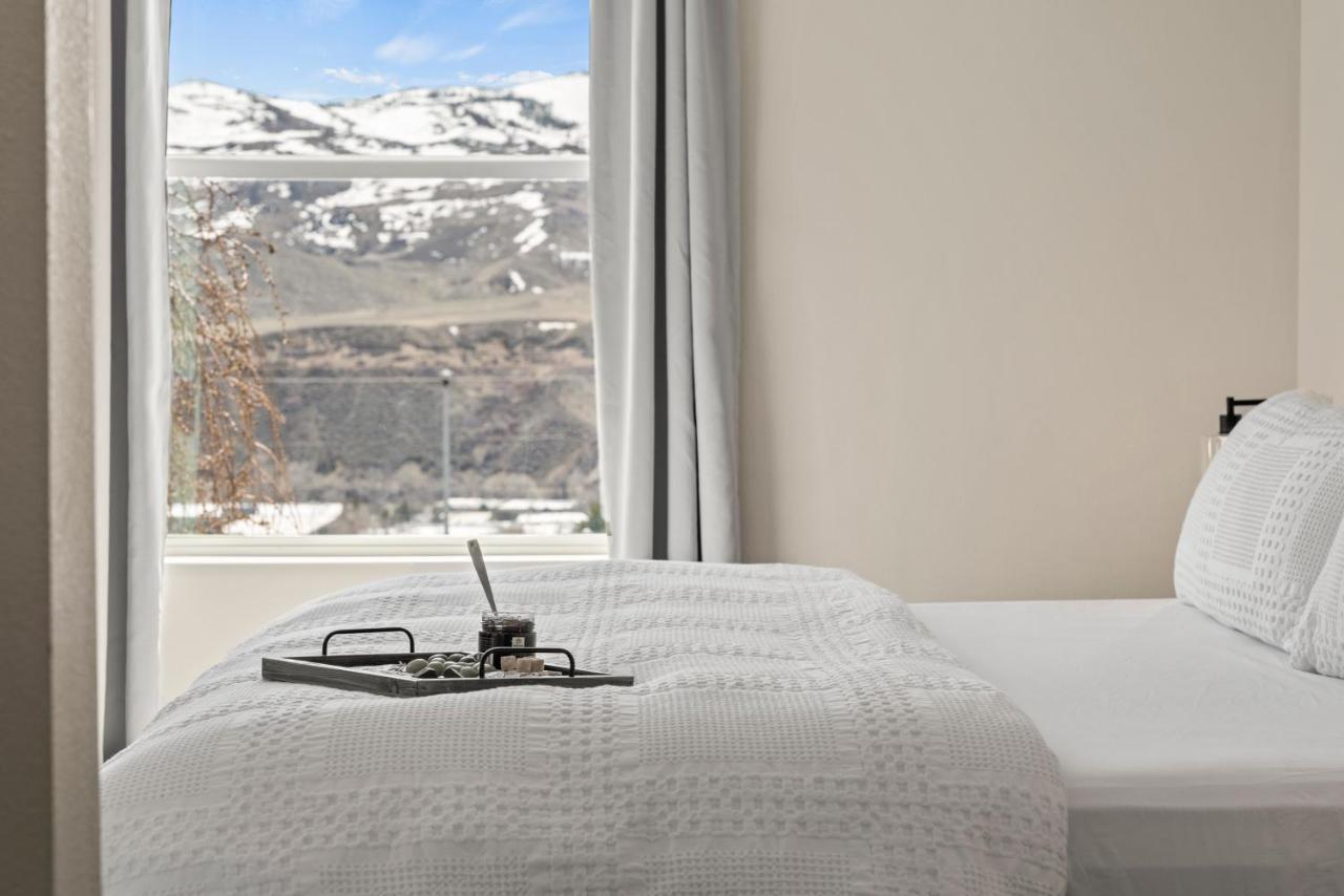 Luxury Retreat - King Beds, Hot Tub, & Pool - Family & Remote Work Friendly Apartment