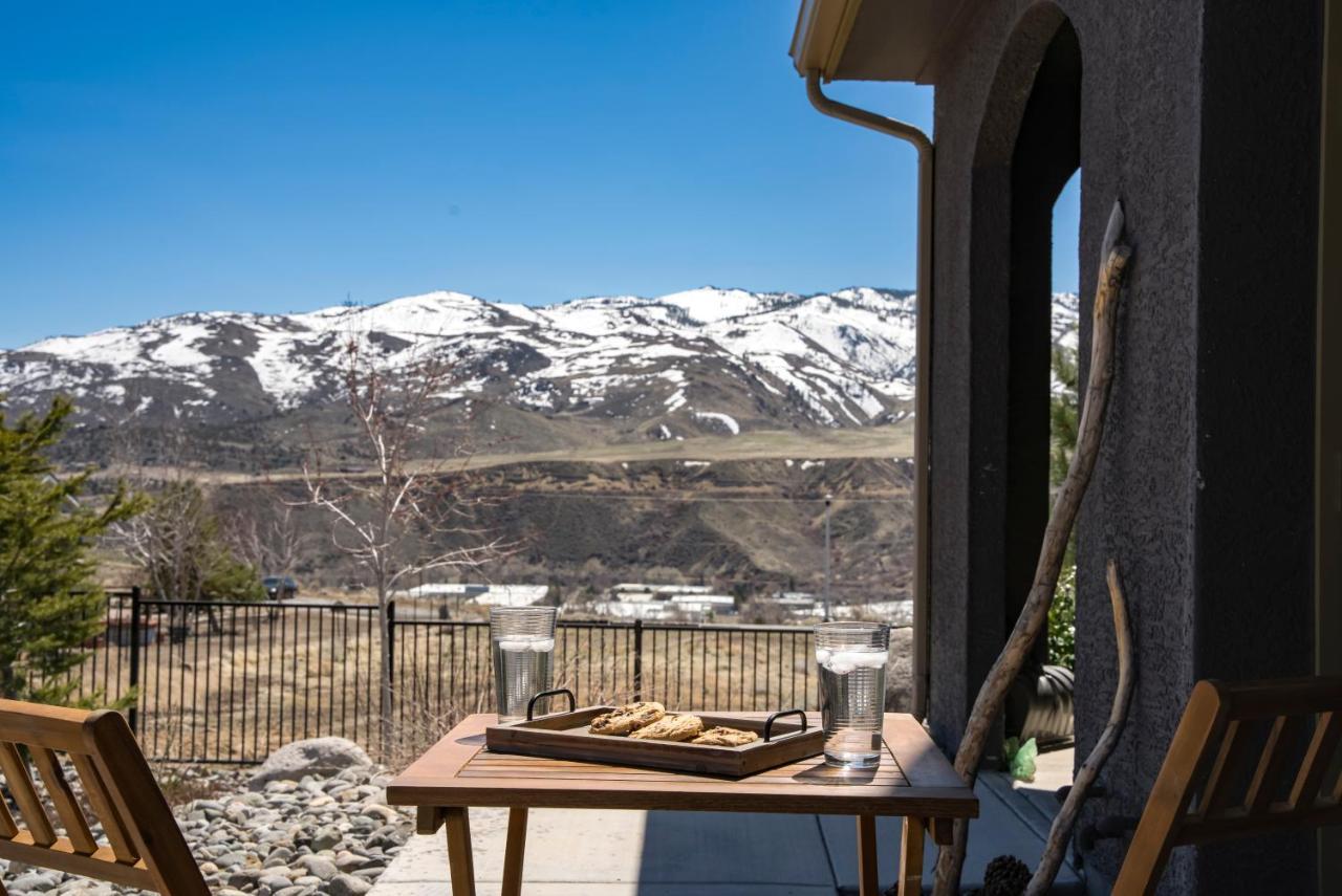 Apartment Luxury Retreat - King Beds, Hot Tub, & Pool - Family & Remote Work Friendly