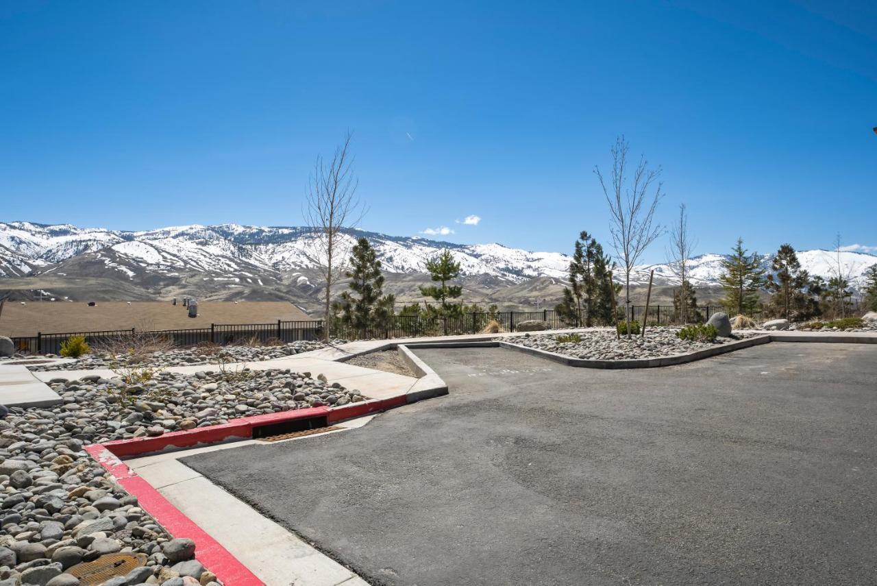 Luxury Retreat - King Beds, Hot Tub, & Pool - Family & Remote Work Friendly Apartment *