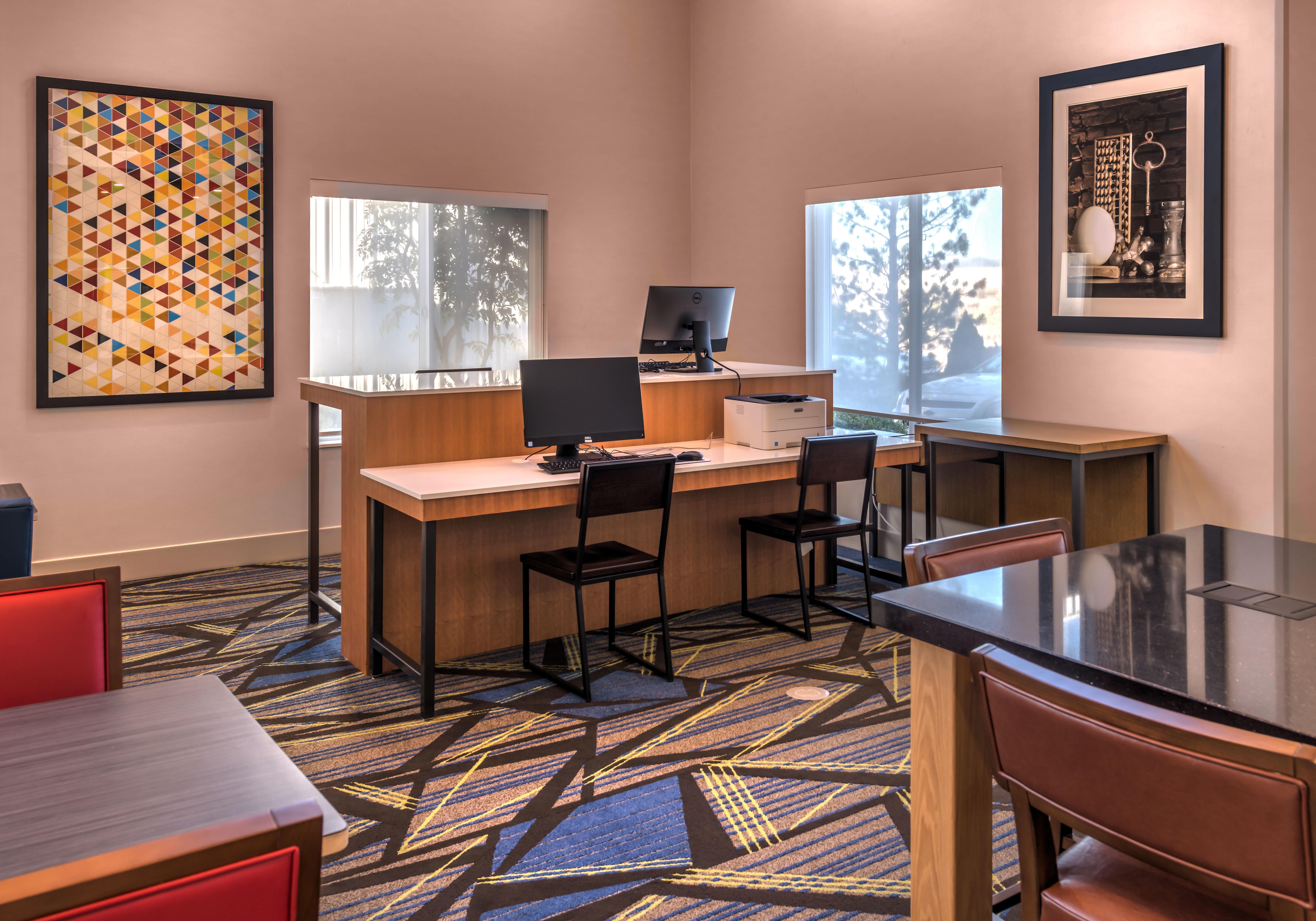 Express Airport By Ihg Hotel