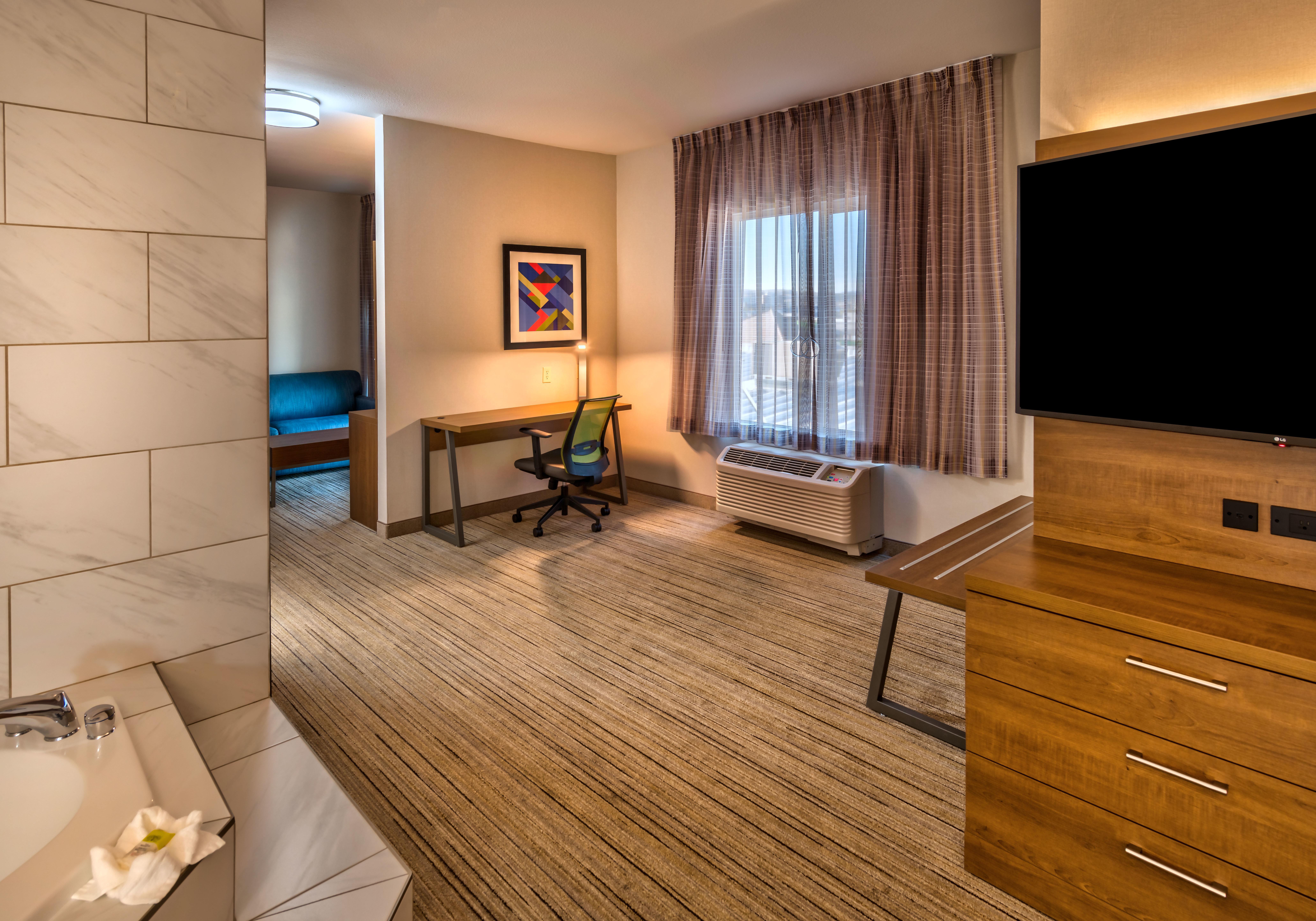Express Airport By Ihg Hotel 3*