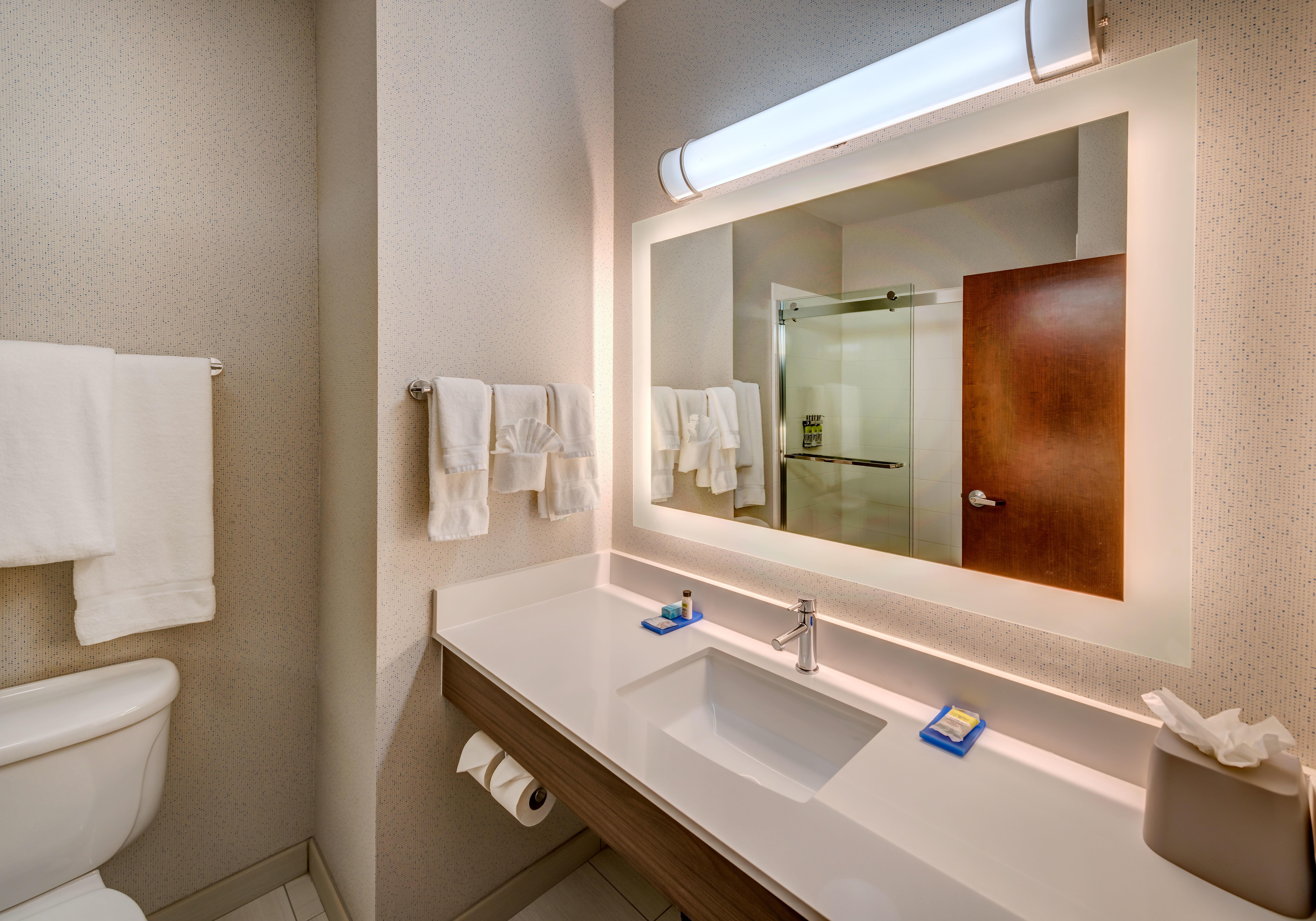 Express Airport By Ihg Hotel 3*