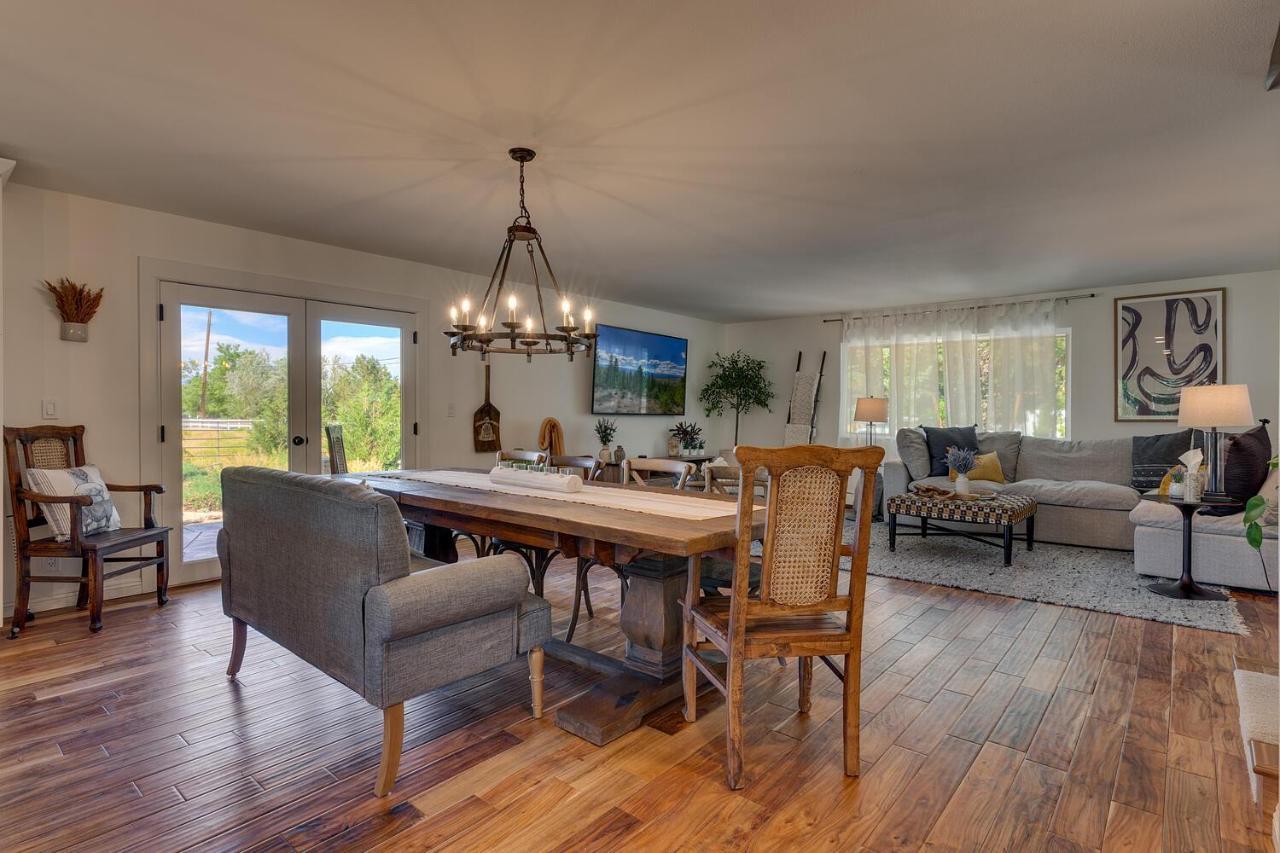 Holiday home @ Marbella Lane - Eccentric 4br Modern Ranch Reno