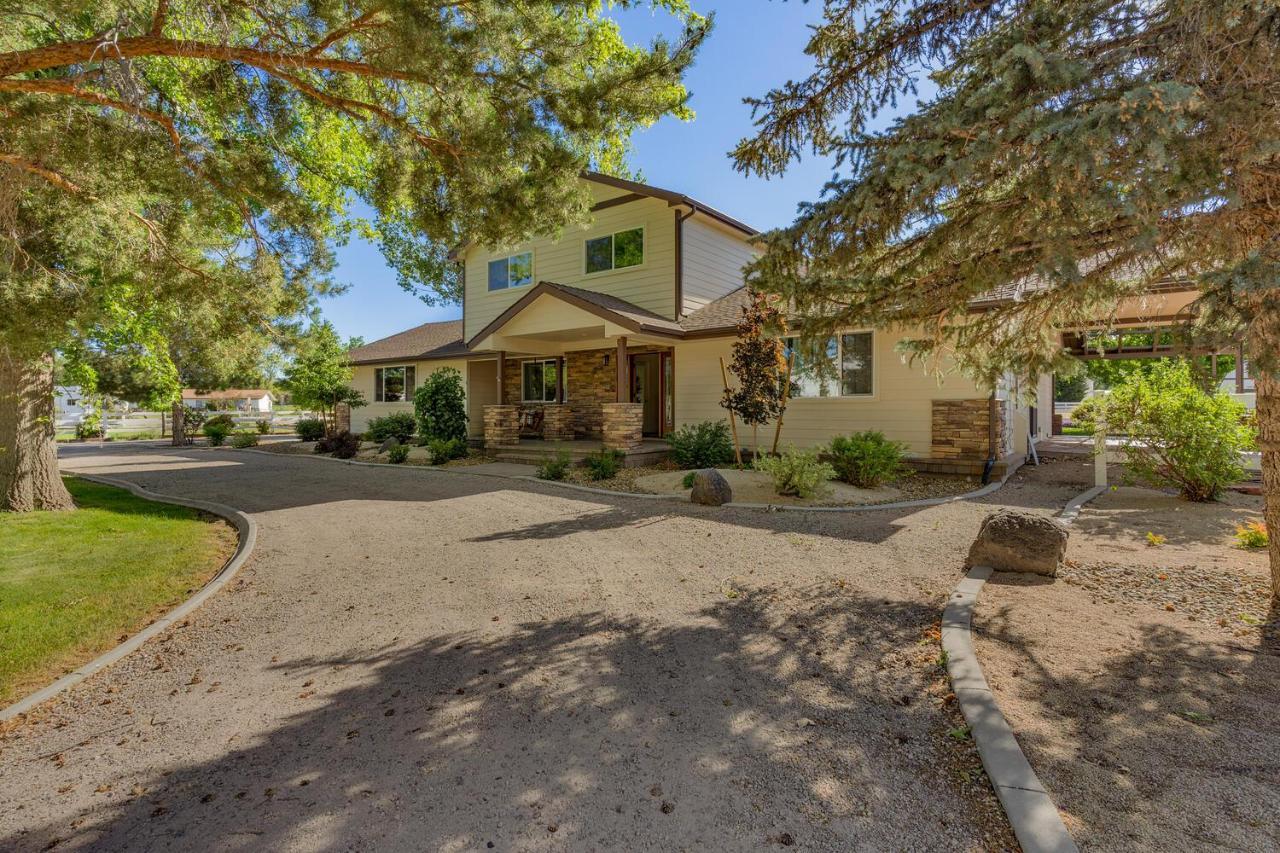 @ Marbella Lane - Eccentric 4br Modern Ranch