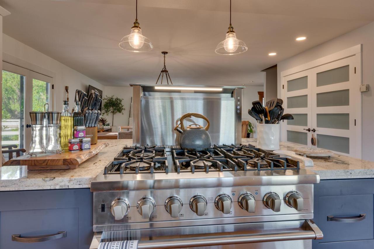 @ Marbella Lane - Eccentric 4br Modern Ranch *