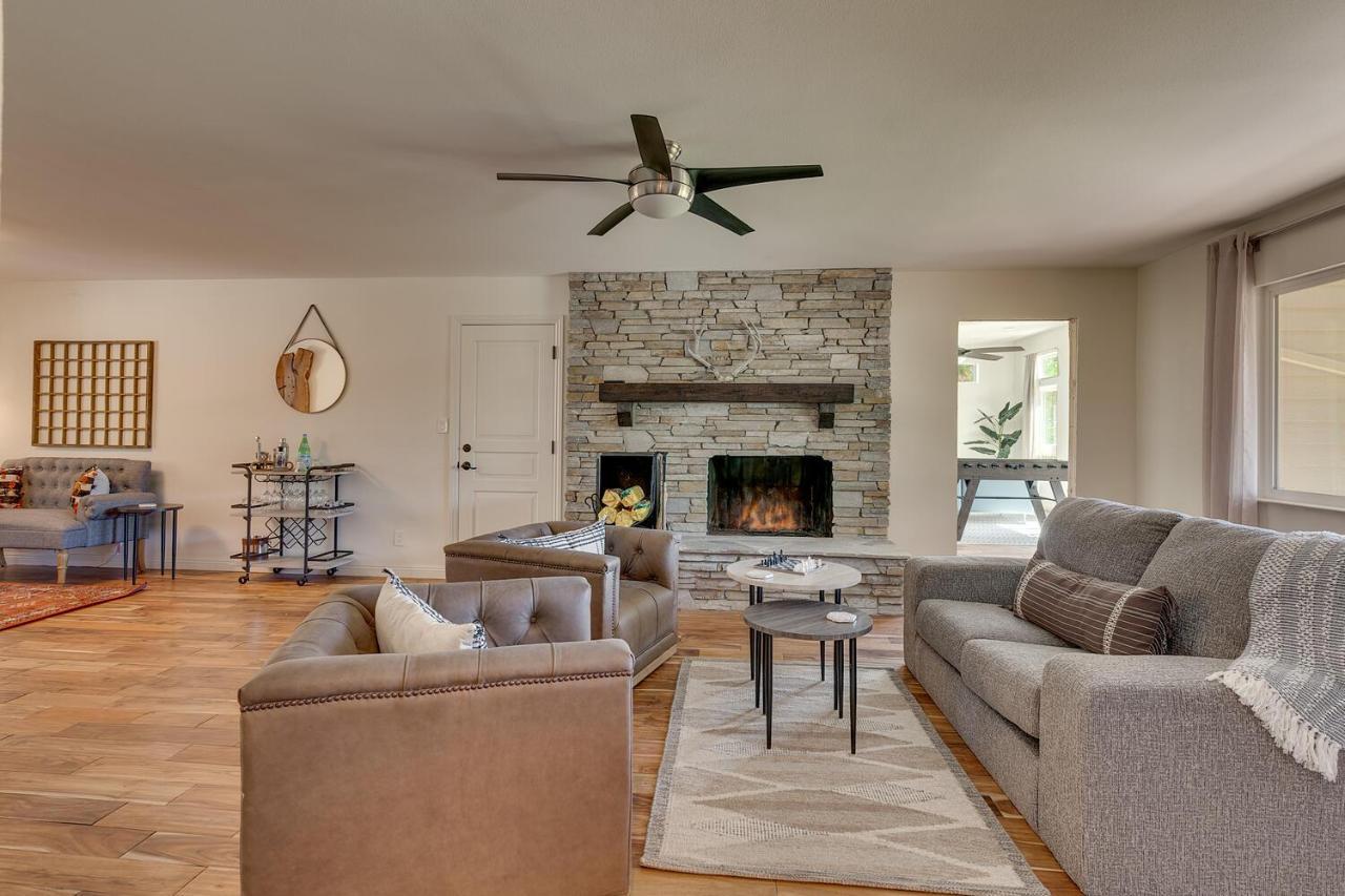 Holiday home @ Marbella Lane - Eccentric 4br Modern Ranch Reno