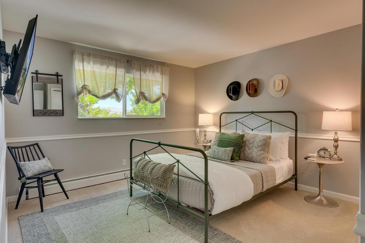 Holiday home @ Marbella Lane - Eccentric 4br Modern Ranch Reno