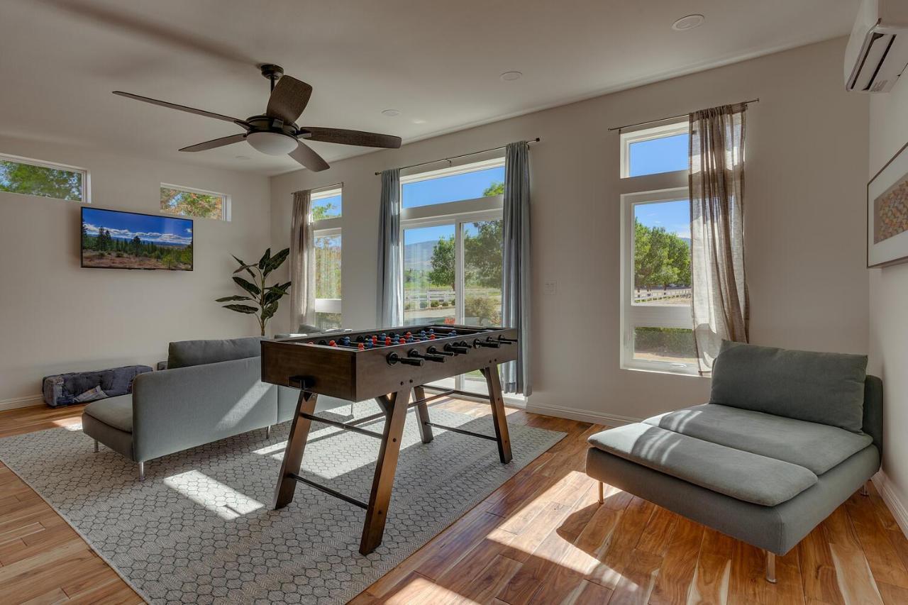 @ Marbella Lane - Eccentric 4br Modern Ranch