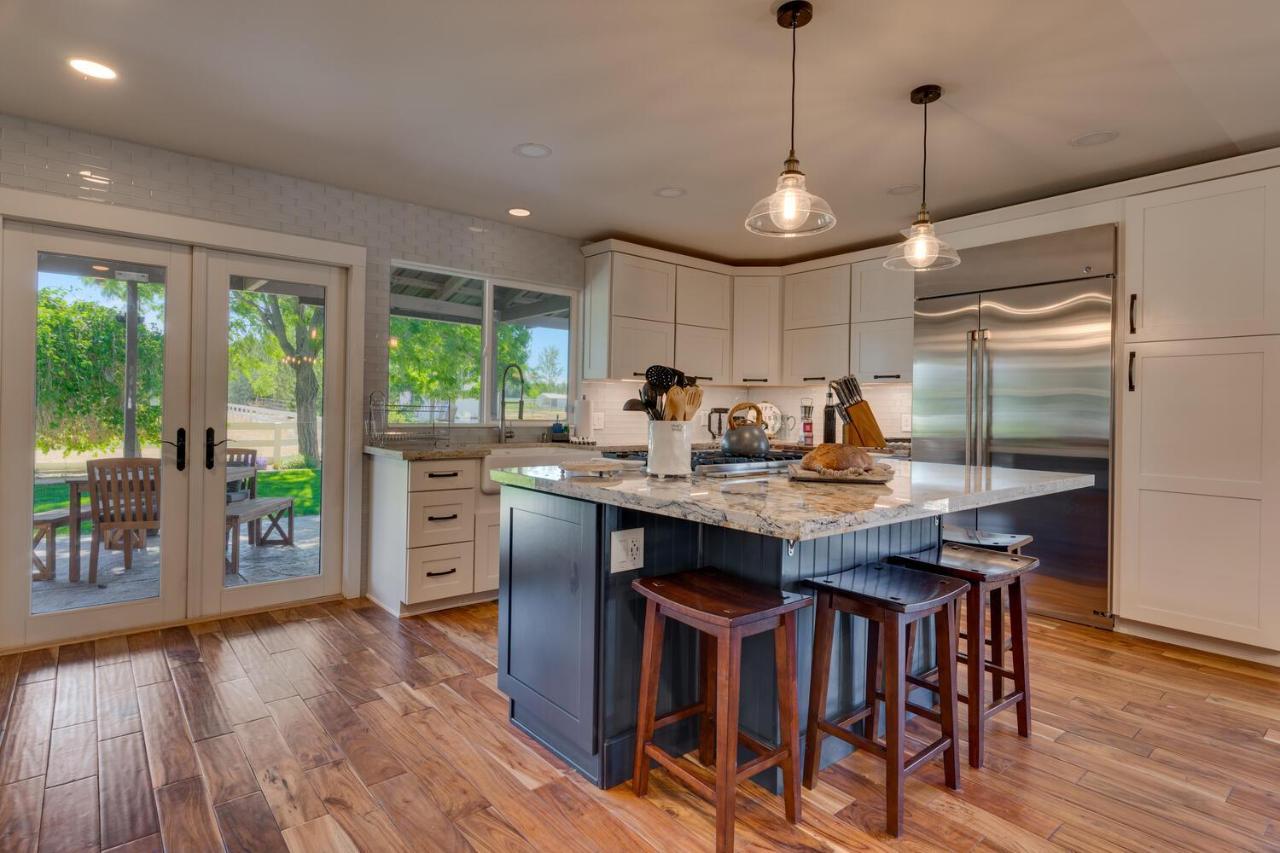 @ Marbella Lane - Eccentric 4br Modern Ranch *