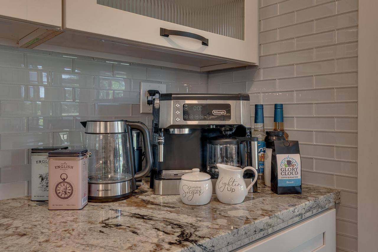 @ Marbella Lane - Eccentric 4br Modern Ranch *