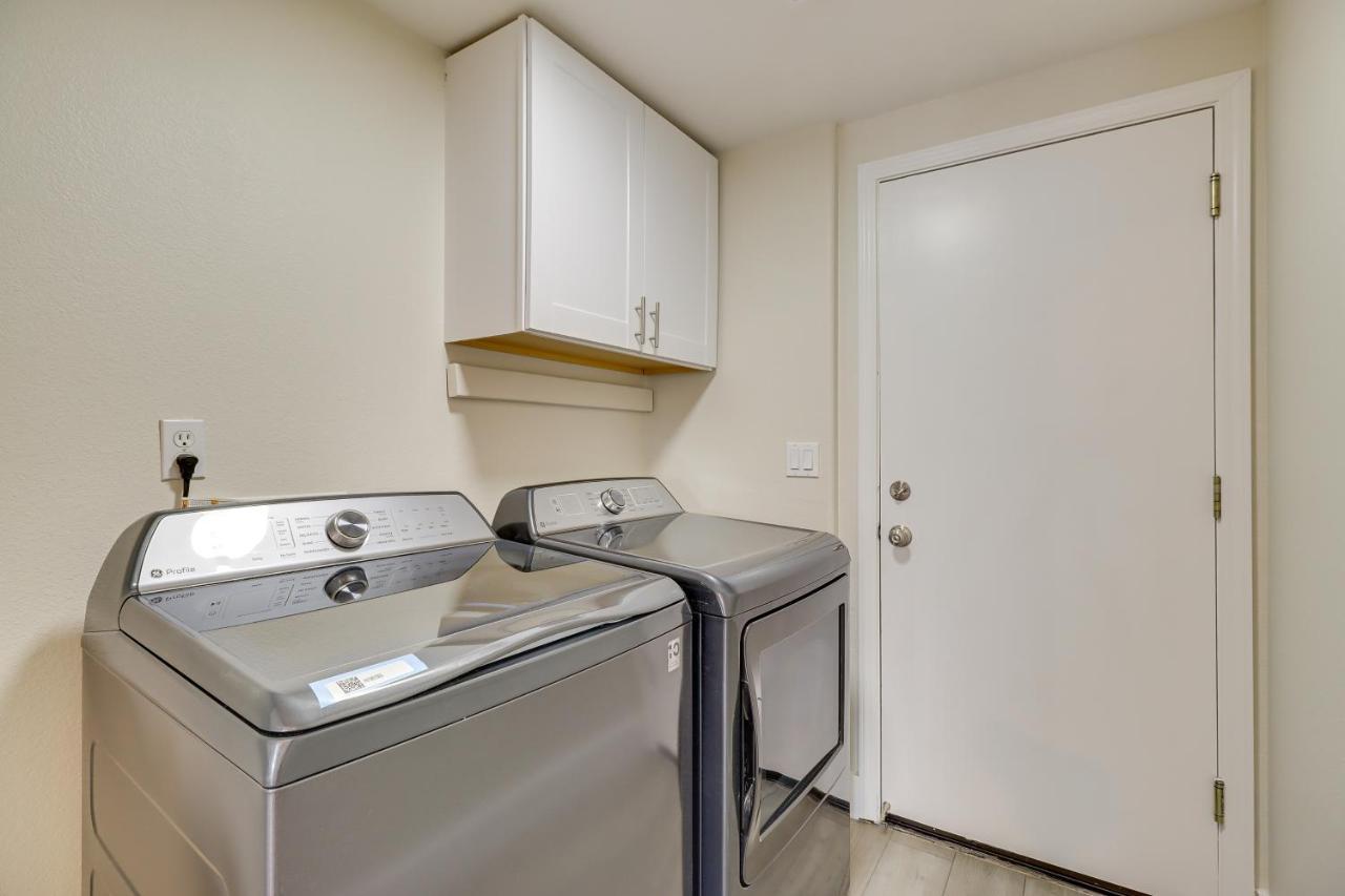 Spacious Family Retreat - 4 Mi To Downtown! Holiday home *