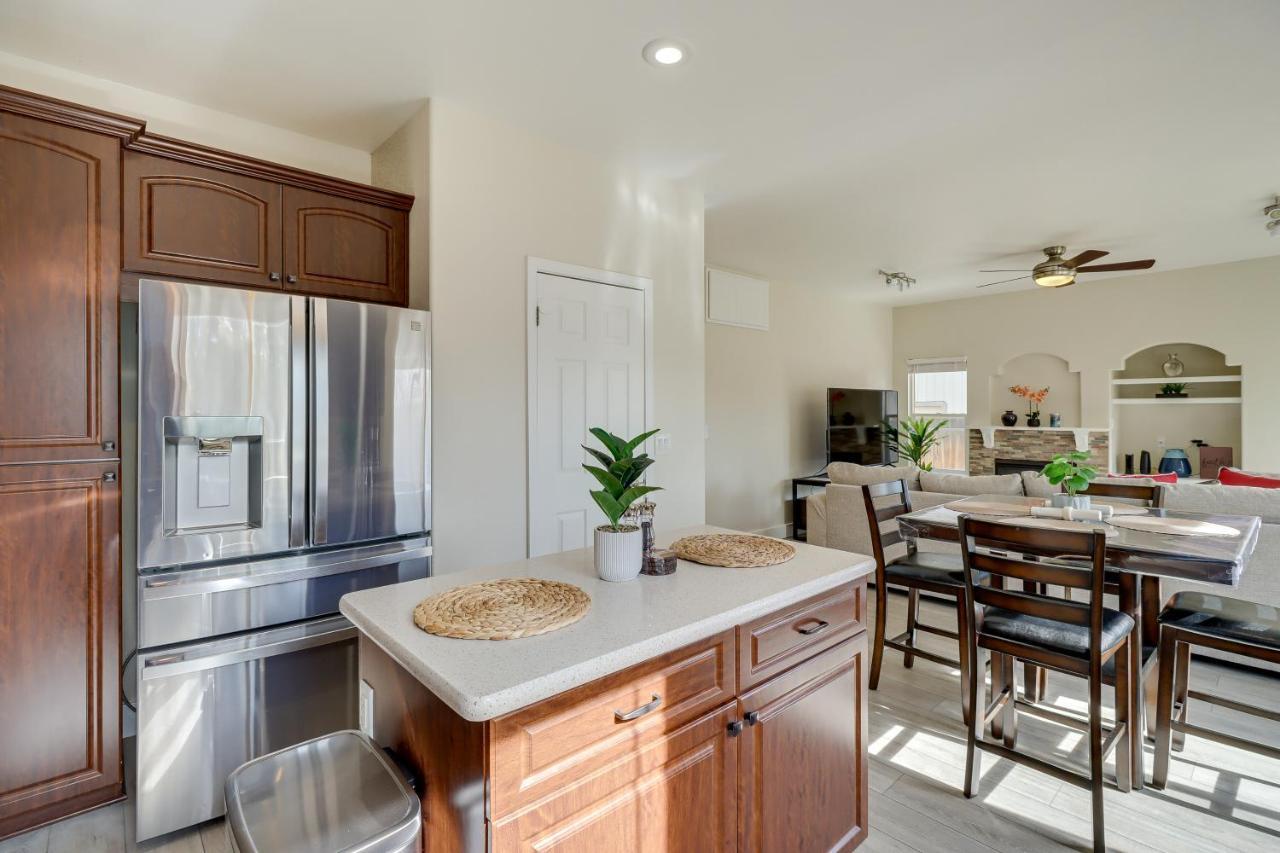 Spacious Family Retreat - 4 Mi To Downtown! Holiday home