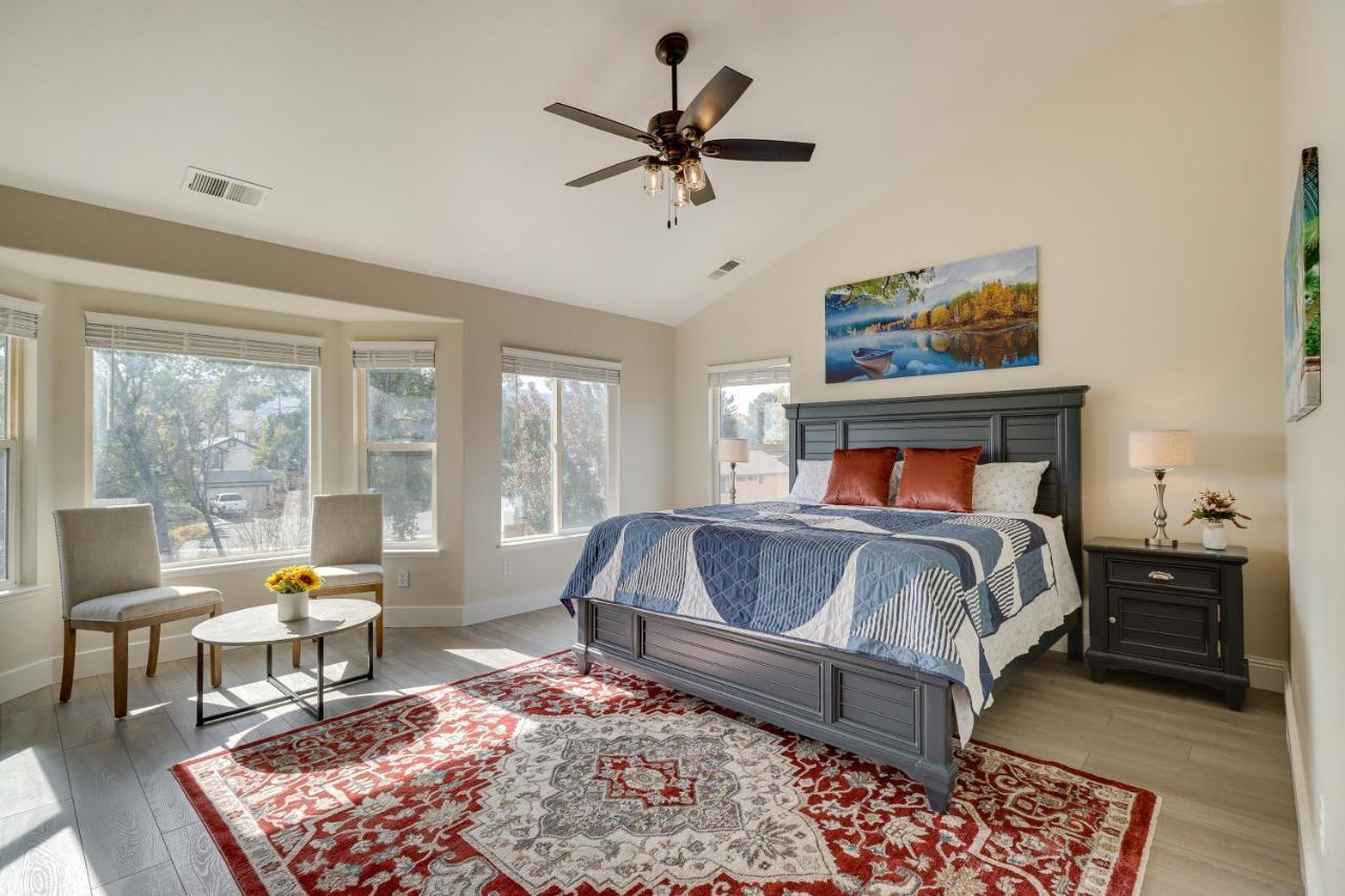 Spacious Family Retreat - 4 Mi To Downtown! Holiday home