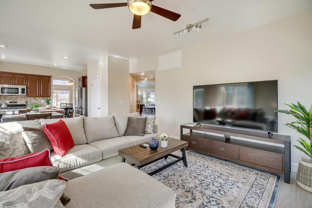 Spacious Family Retreat - 4 Mi To Downtown! Holiday home