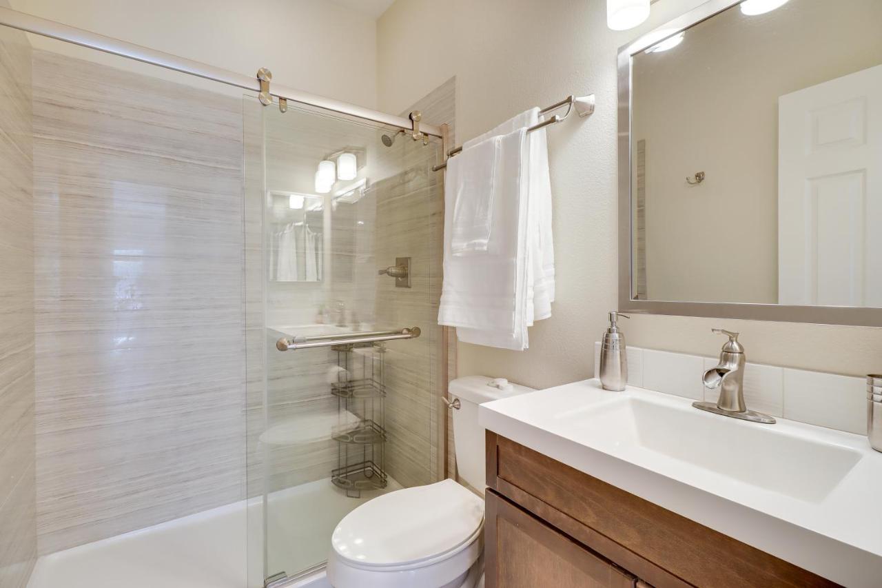 Spacious Family Retreat - 4 Mi To Downtown!