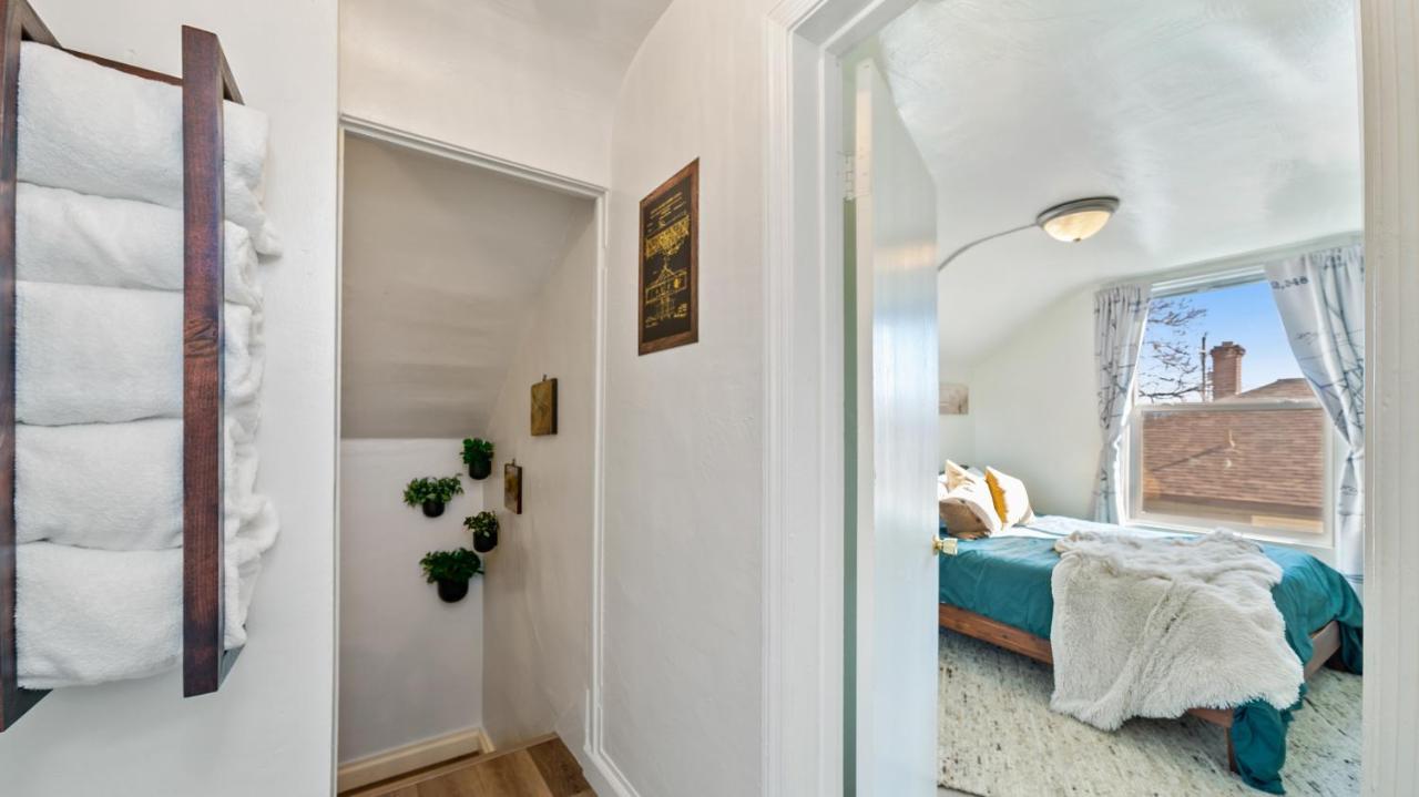 Midtown Flight Deck: 2br Gem