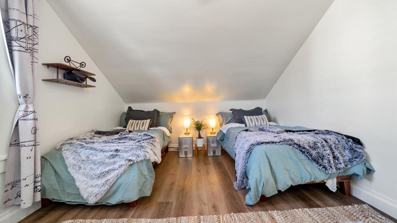 Midtown Flight Deck: 2br Gem *