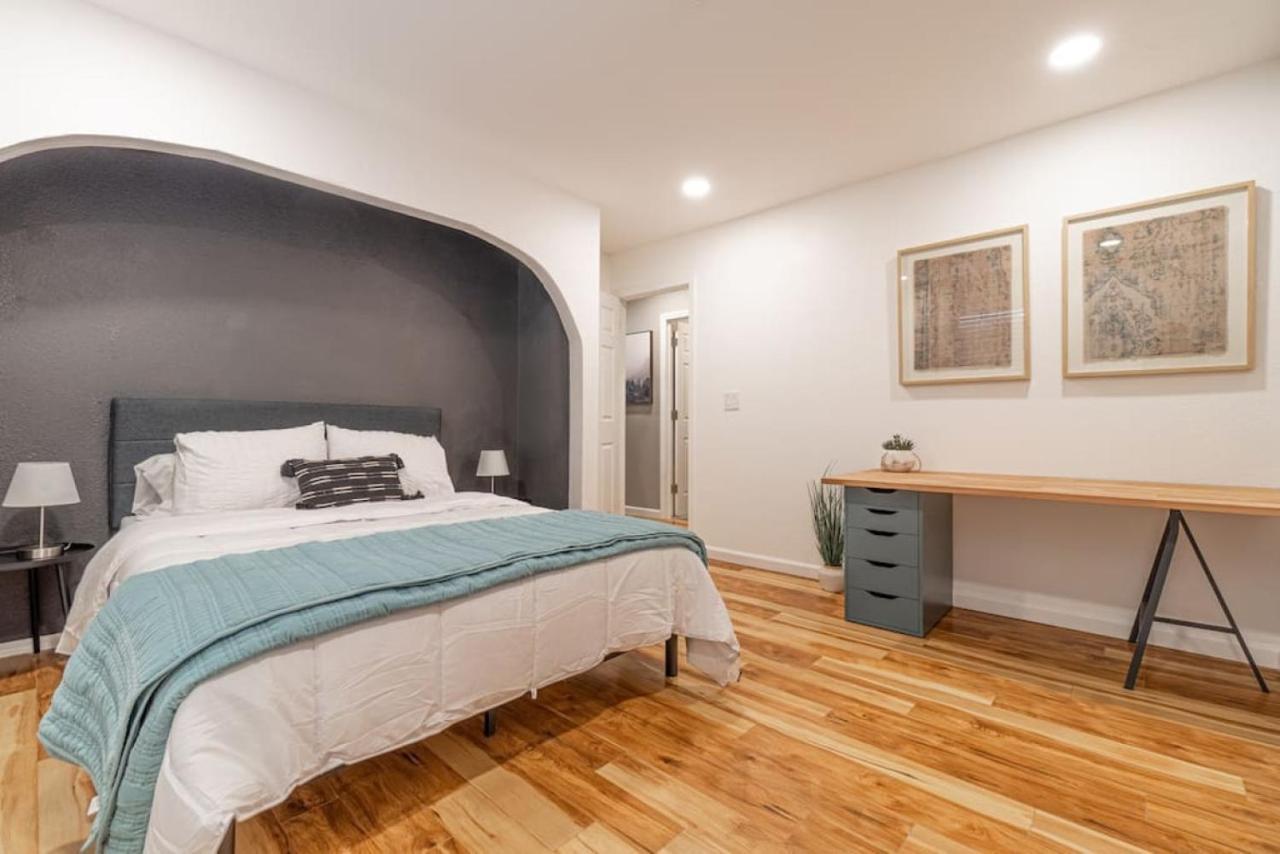 Vibrant Boho 3 Bed Pet Friendly * Reno