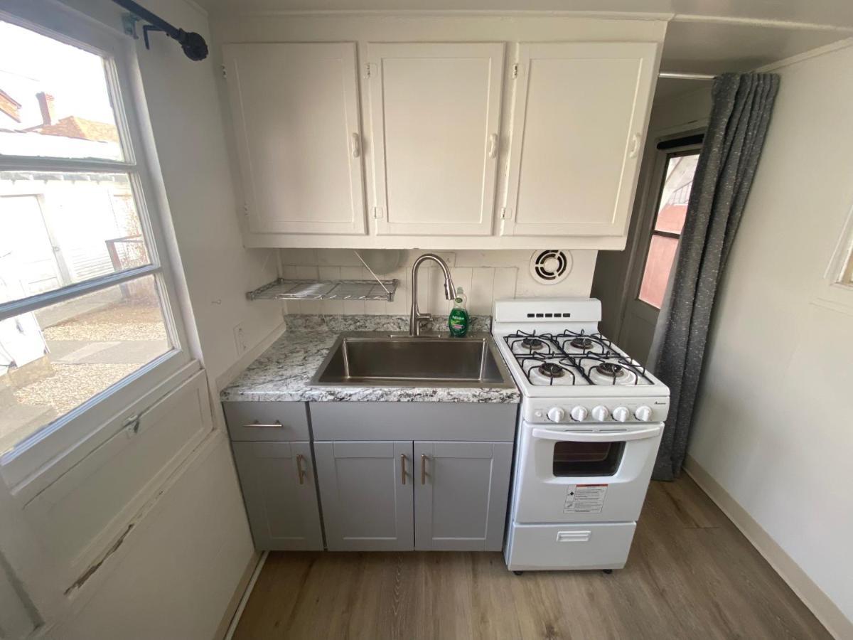 Midtown Charm: 1br Urban Pad *