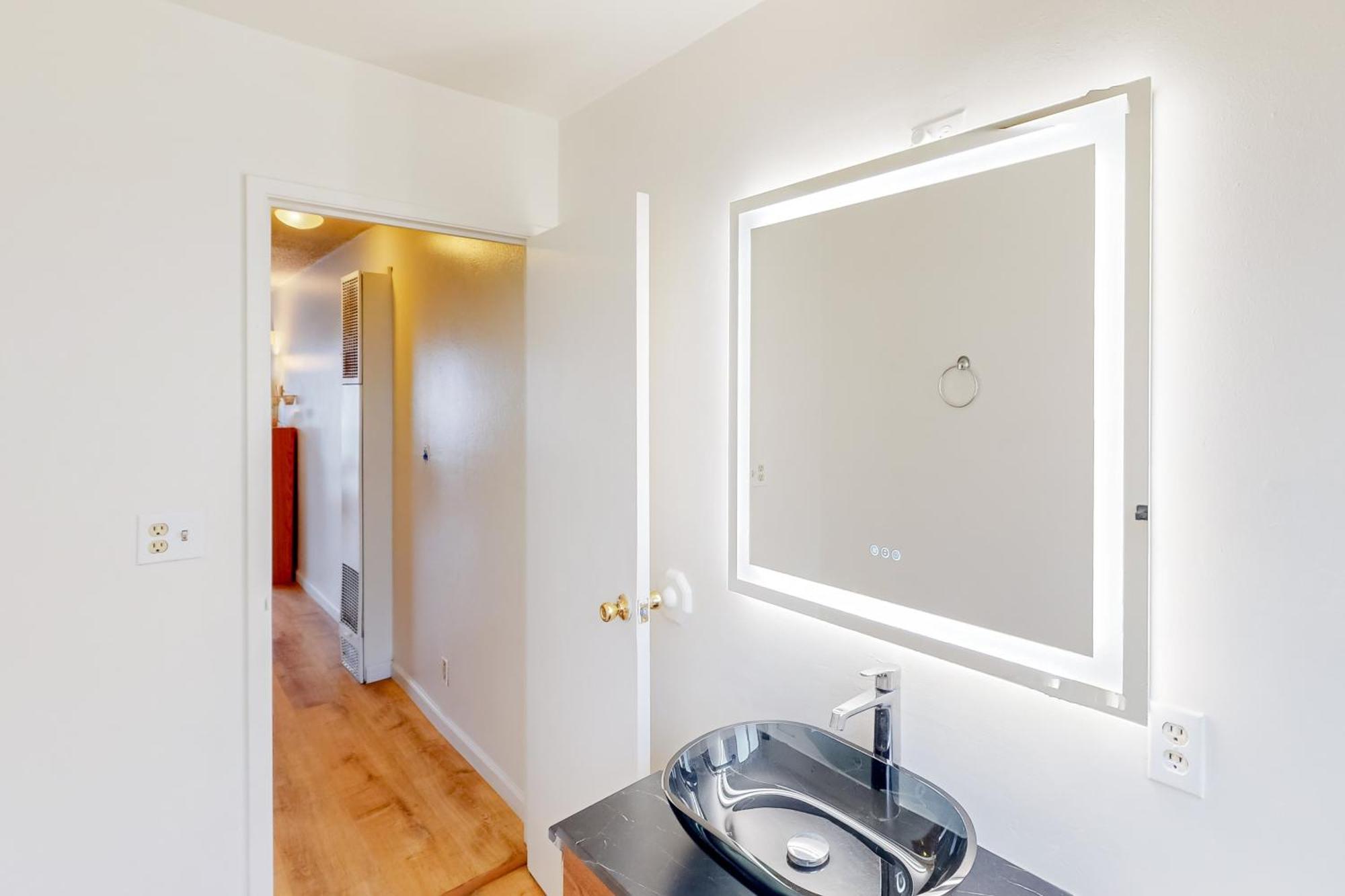 Reno's Radiant Retreat Holiday home *