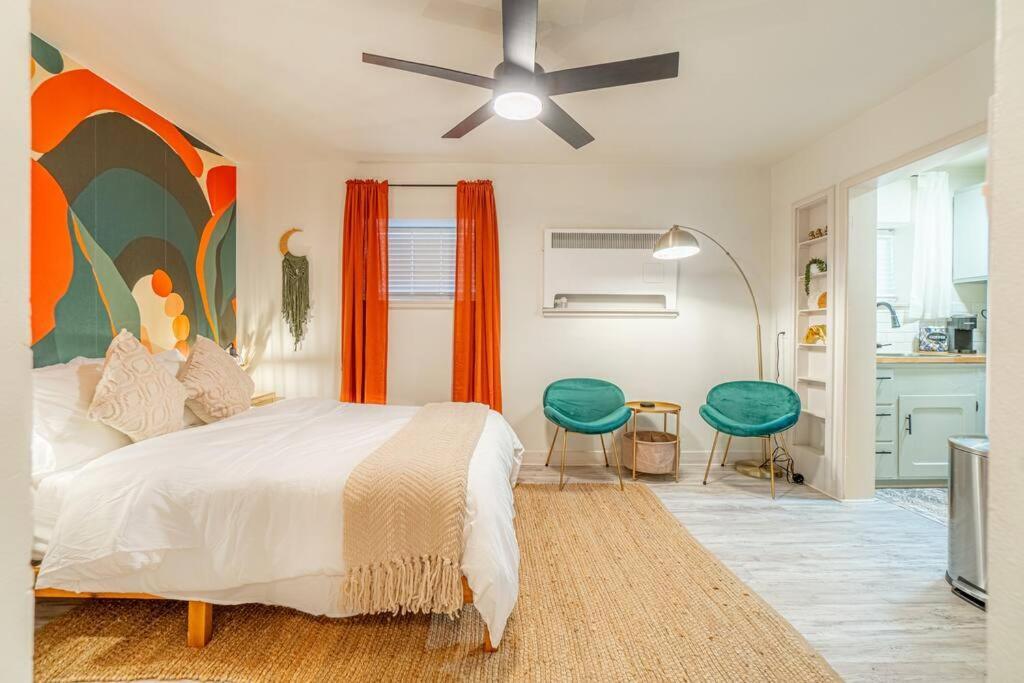 Apartment Riverside Luxe: Stylish Designer Retreat Reno