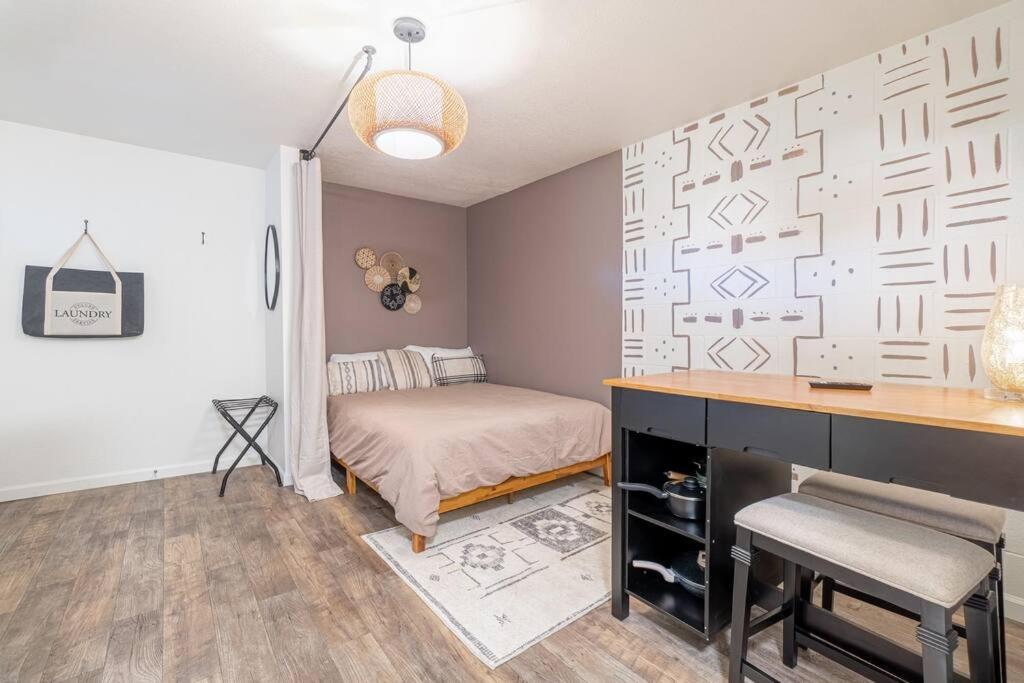 Modern Haven: Chic Getaway *