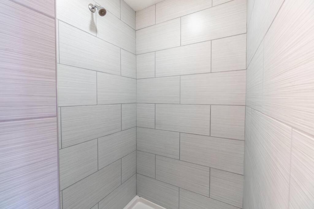 Midtown Modern - Stylish 2br In Apartment *