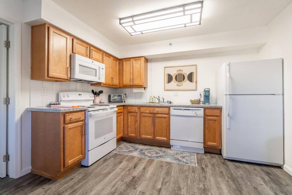 Midtown Modern - Stylish 2br In Apartment