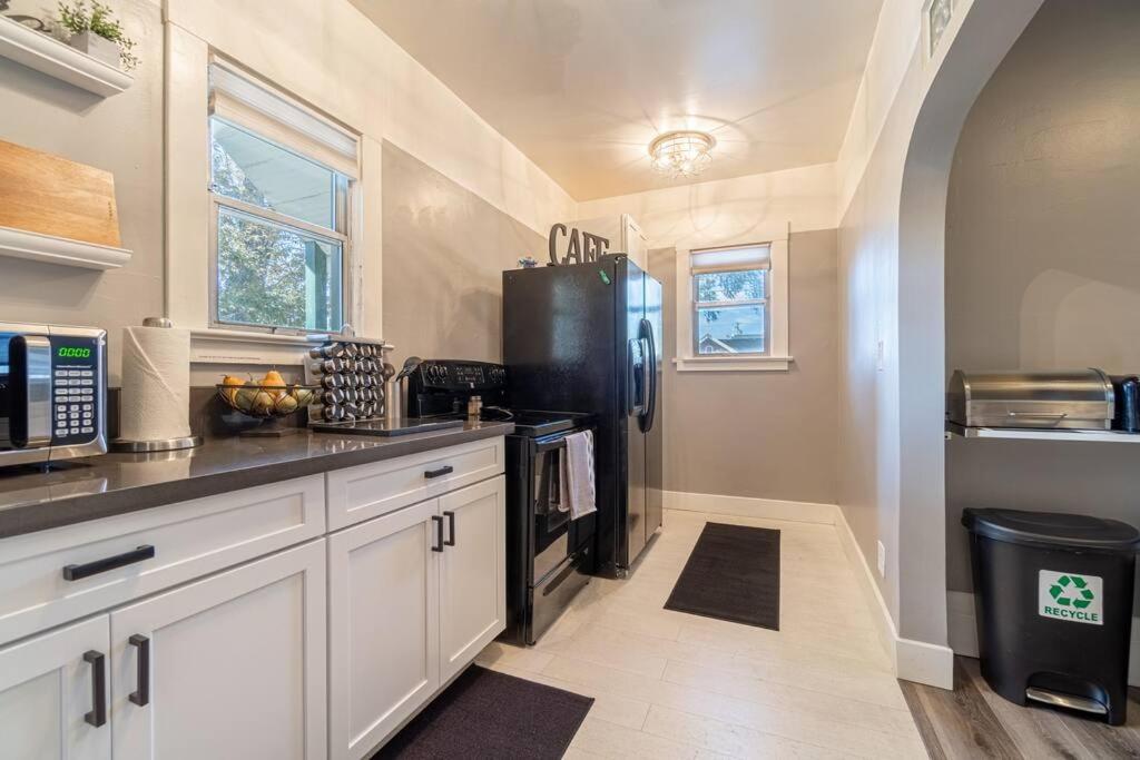 Rustic 3-bedroom, 1.5-bath Oasis By Downtown Reno