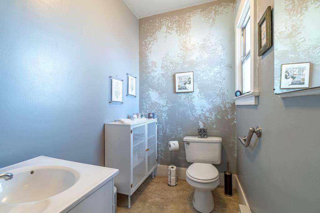 Apartment Rustic 3-bedroom, 1.5-bath Oasis By Downtown Reno