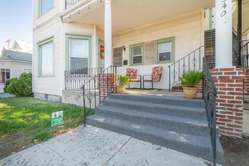Rustic 3-bedroom, 1.5-bath Oasis By Downtown Apartment