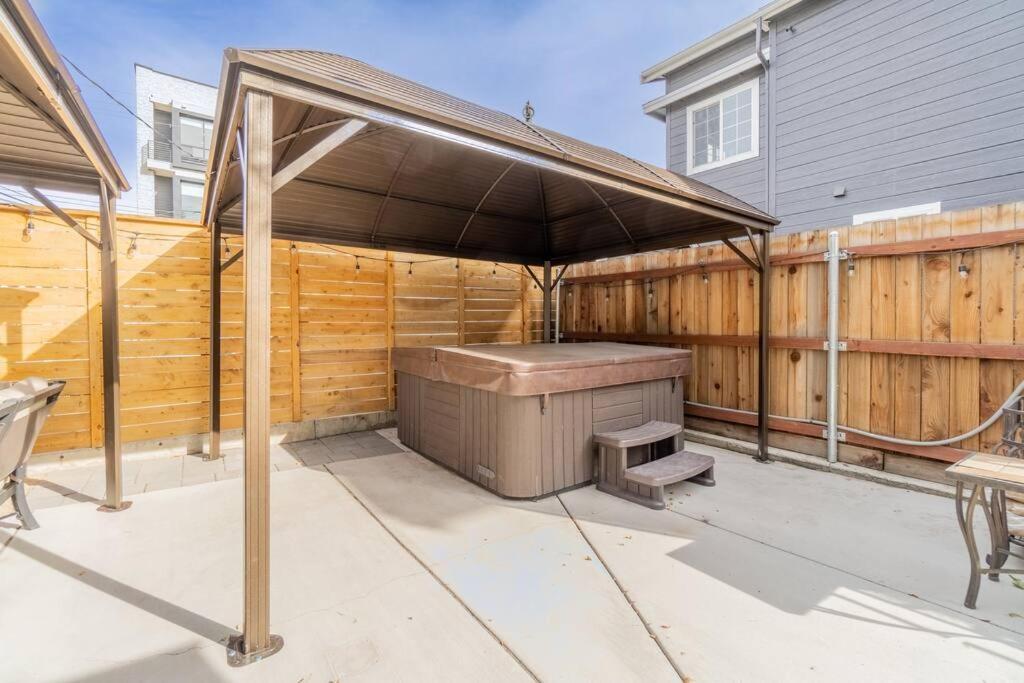 Rustic 3-bedroom, 1.5-bath Oasis By Downtown Apartment *