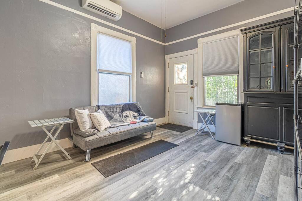Apartment Rustic 3-bedroom, 1.5-bath Oasis By Downtown Reno