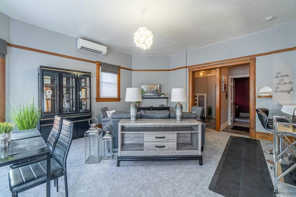 Rustic 3-bedroom, 1.5-bath Oasis By Downtown Apartment Reno