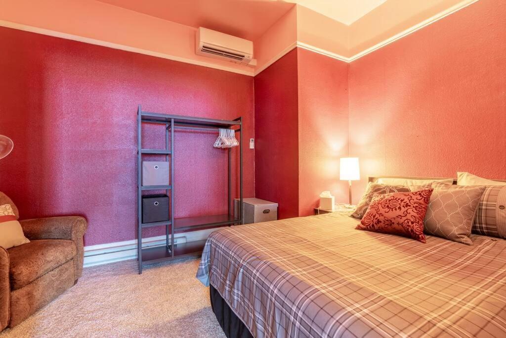 Rustic 3-bedroom, 1.5-bath Oasis By Downtown