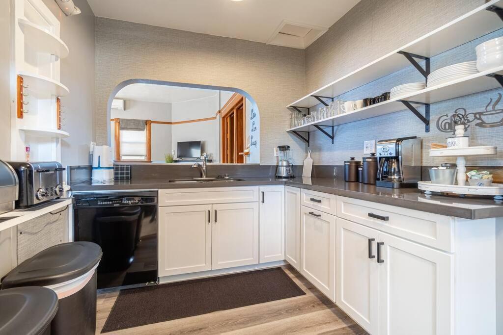 Apartment Rustic 3-bedroom, 1.5-bath Oasis By Downtown Reno
