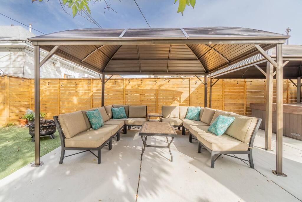 Rustic 3-bedroom, 1.5-bath Oasis By Downtown * Reno